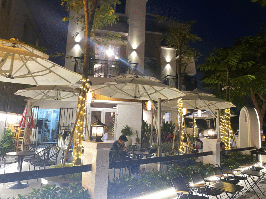 Không gian ngoài trời