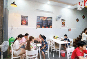 Cùng gia đình thưởng thức mì cay hấp dẫn tại Mr. Pokki Quận 12