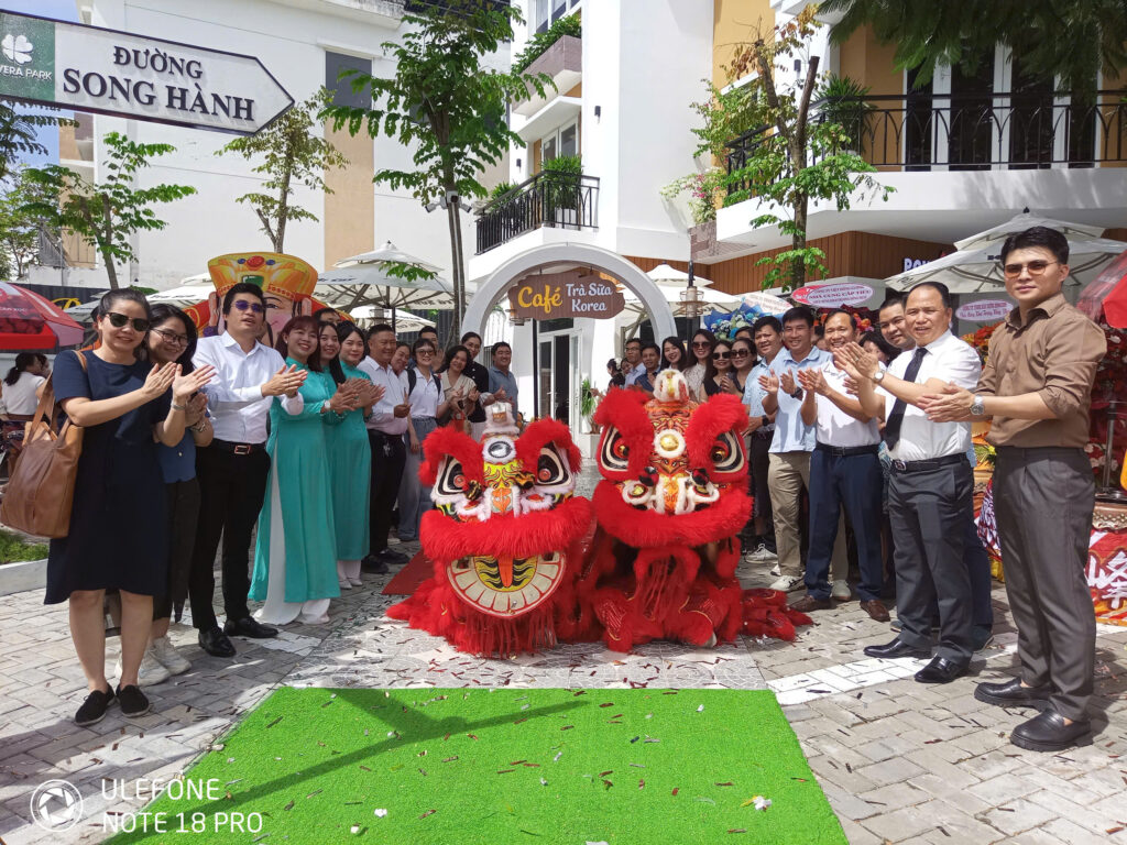 khai trương pokki cà phê