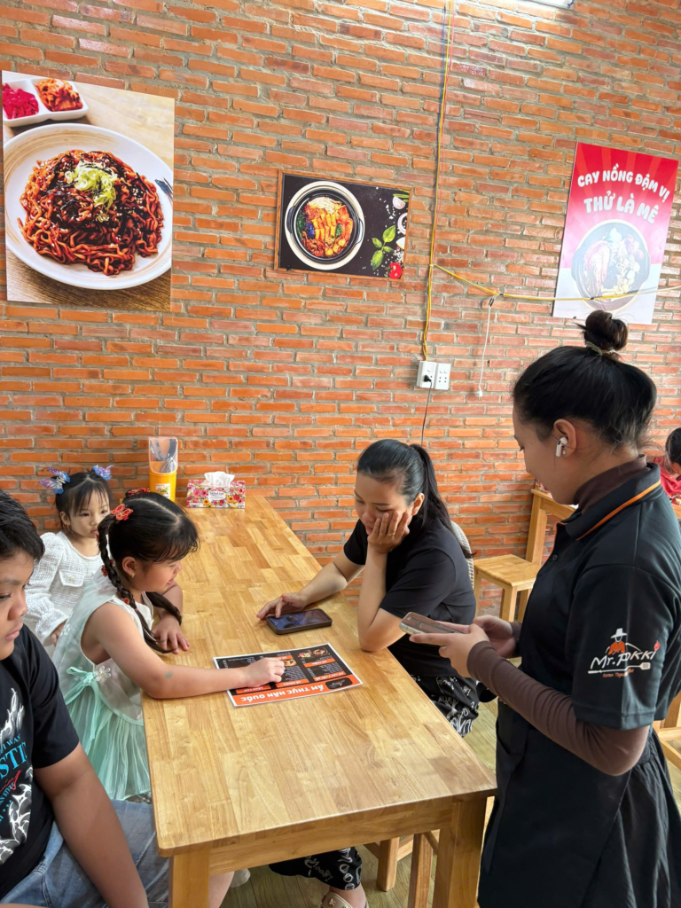 Khách hàng trải nghiệm Mr.Pokki